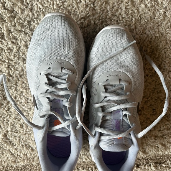 Women’s Nike athletic shoes - Picture 2 of 6